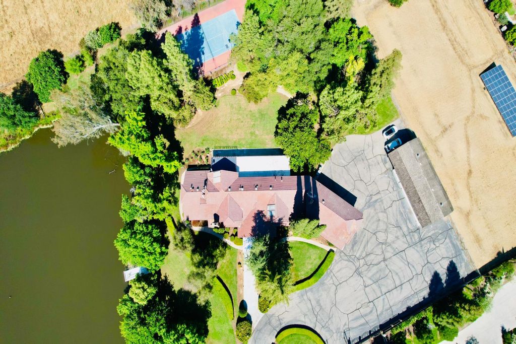 Image 59 of property listing at 8155 N Fowler Avenue, Clovis, CA 93619