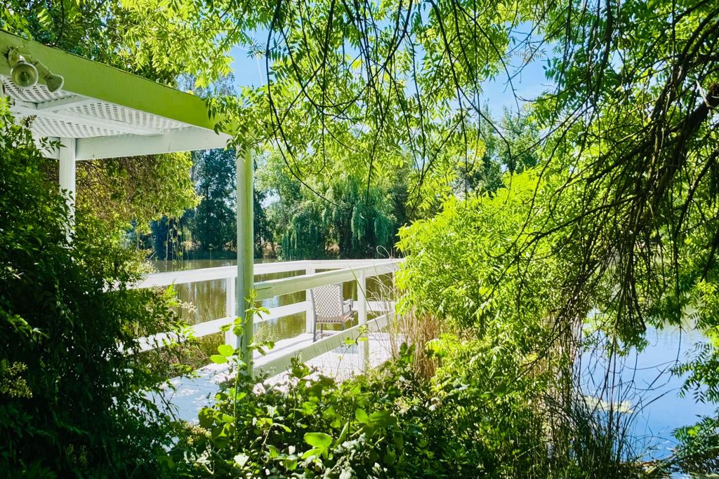 Image 63 of property listing at 8155 N Fowler Avenue, Clovis, CA 93619