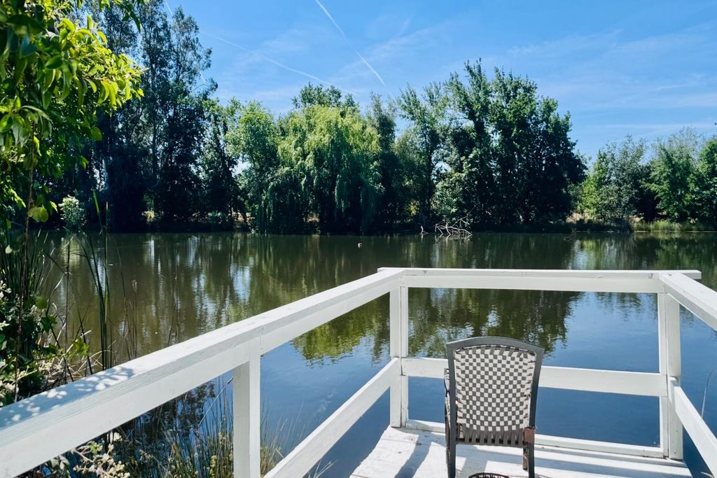 Image 65 of property listing at 8155 N Fowler Avenue, Clovis, CA 93619