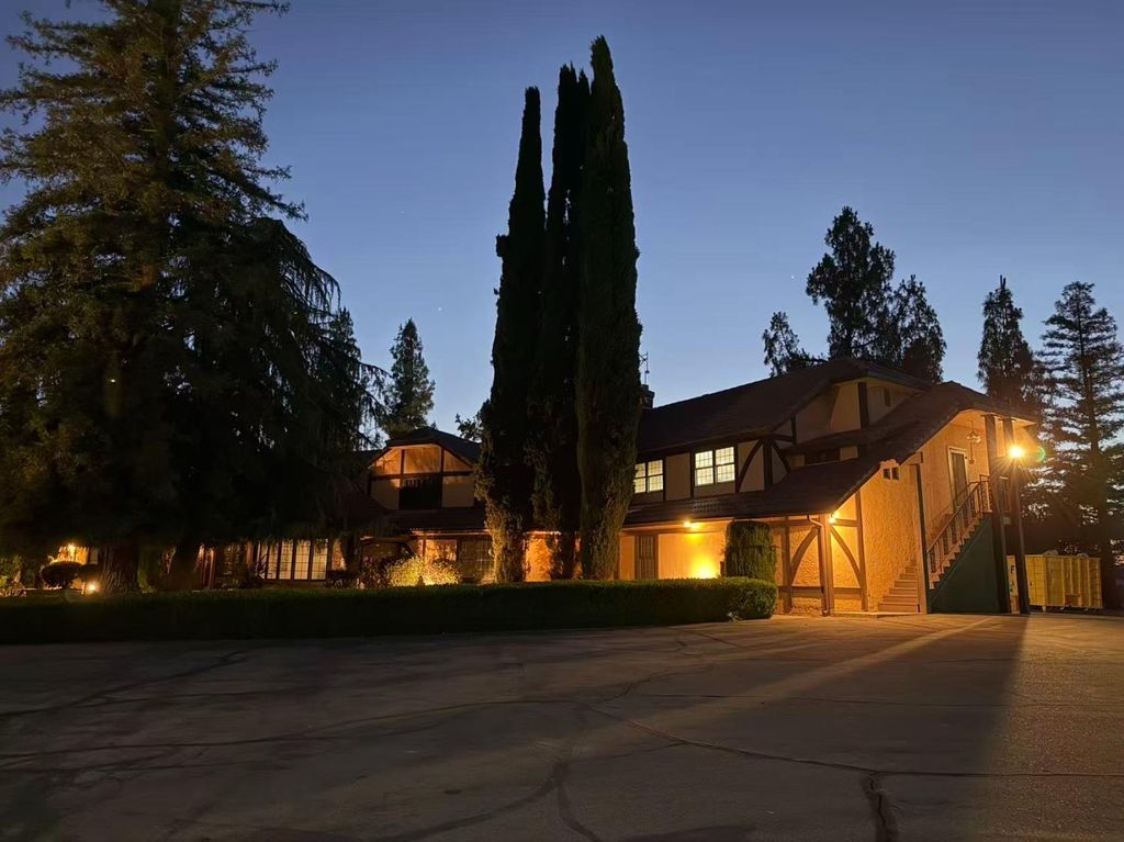 Image 69 of property listing at 8155 N Fowler Avenue, Clovis, CA 93619