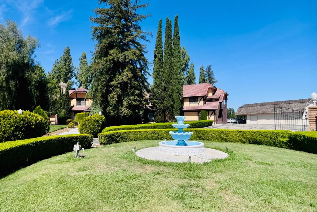Image 9 of property listing at 8155 N Fowler Avenue, Clovis, CA 93619