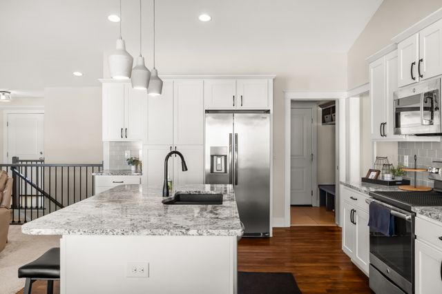 532 Shiloh Rose Parkway NW, Bondurant, IA 50035