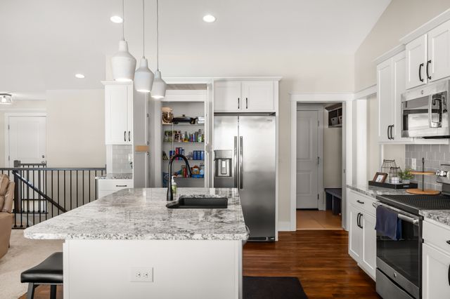 532 Shiloh Rose Parkway NW, Bondurant, IA 50035