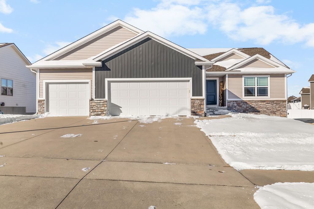 532 Shiloh Rose Parkway NW, Bondurant, IA 50035