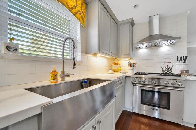 1018 Candlelight Lane, Houston, TX 77018