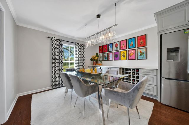 1018 Candlelight Lane, Houston, TX 77018