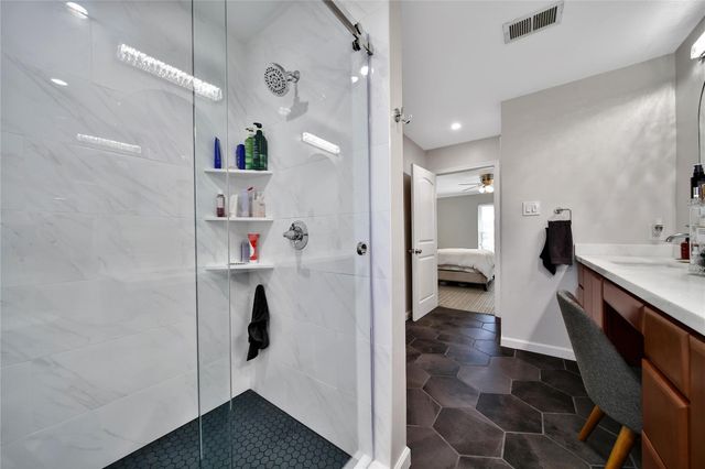 1018 Candlelight Lane, Houston, TX 77018