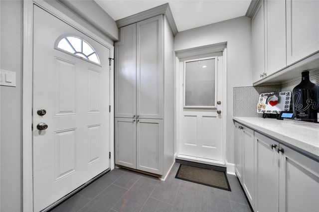 1018 Candlelight Lane, Houston, TX 77018