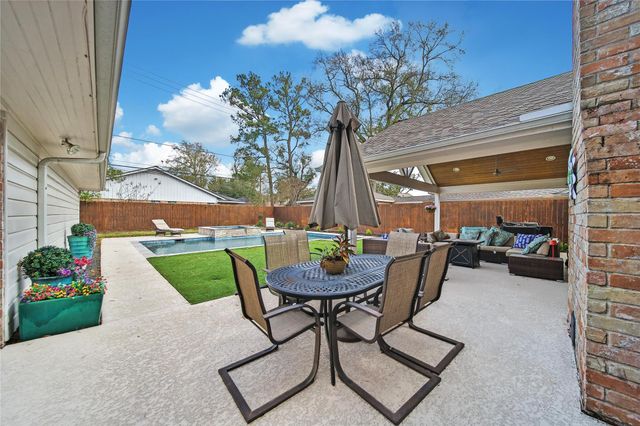 1018 Candlelight Lane, Houston, TX 77018