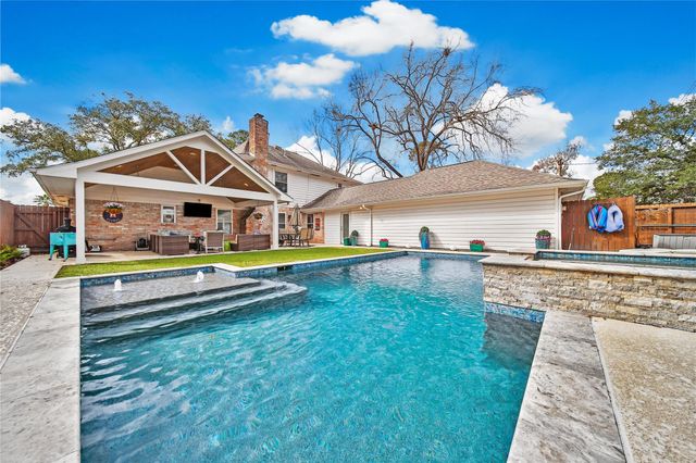 1018 Candlelight Lane, Houston, TX 77018