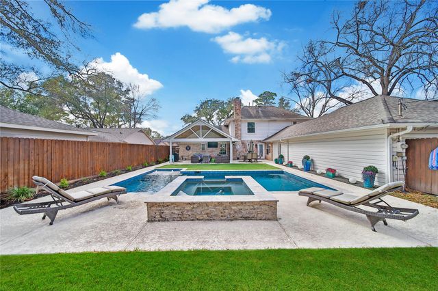 1018 Candlelight Lane, Houston, TX 77018