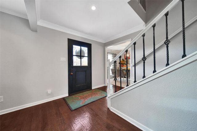 1018 Candlelight Lane, Houston, TX 77018