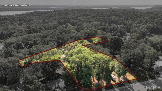 3009 W Delmar Avenue, Godfrey, IL 62035