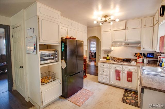3009 W Delmar Avenue, Godfrey, IL 62035