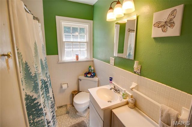 3009 W Delmar Avenue, Godfrey, IL 62035