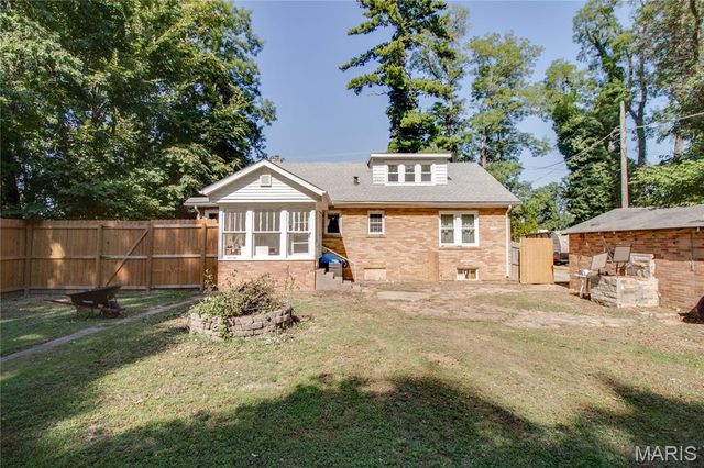 3009 W Delmar Avenue, Godfrey, IL 62035