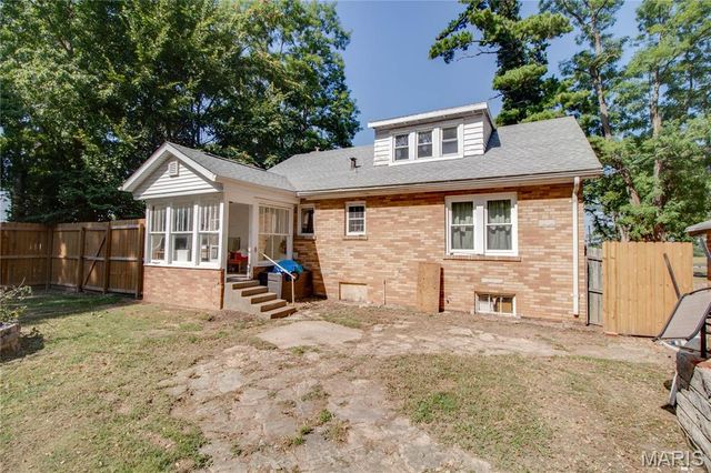 3009 W Delmar Avenue, Godfrey, IL 62035