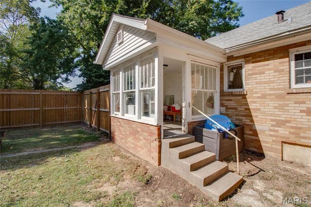3009 W Delmar Avenue, Godfrey, IL 62035