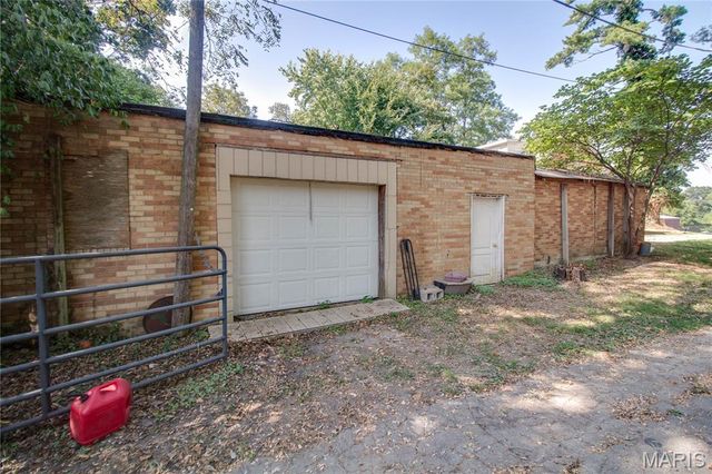 3009 W Delmar Avenue, Godfrey, IL 62035