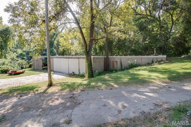 3009 W Delmar Avenue, Godfrey, IL 62035