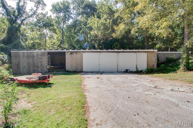 3009 W Delmar Avenue, Godfrey, IL 62035