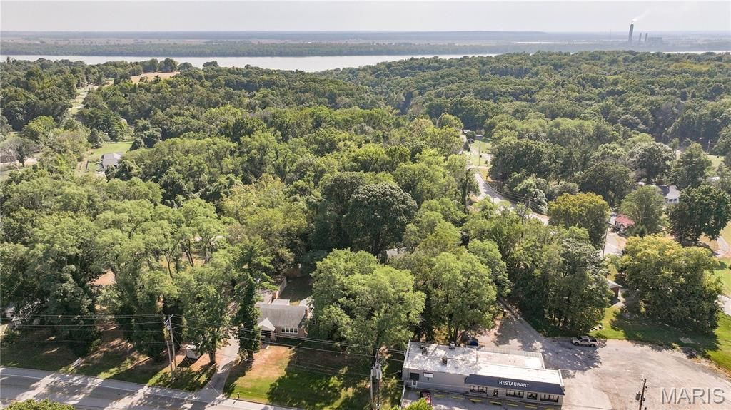 Image 1 of property listing at 3009 W Delmar Avenue, Godfrey, IL 62035