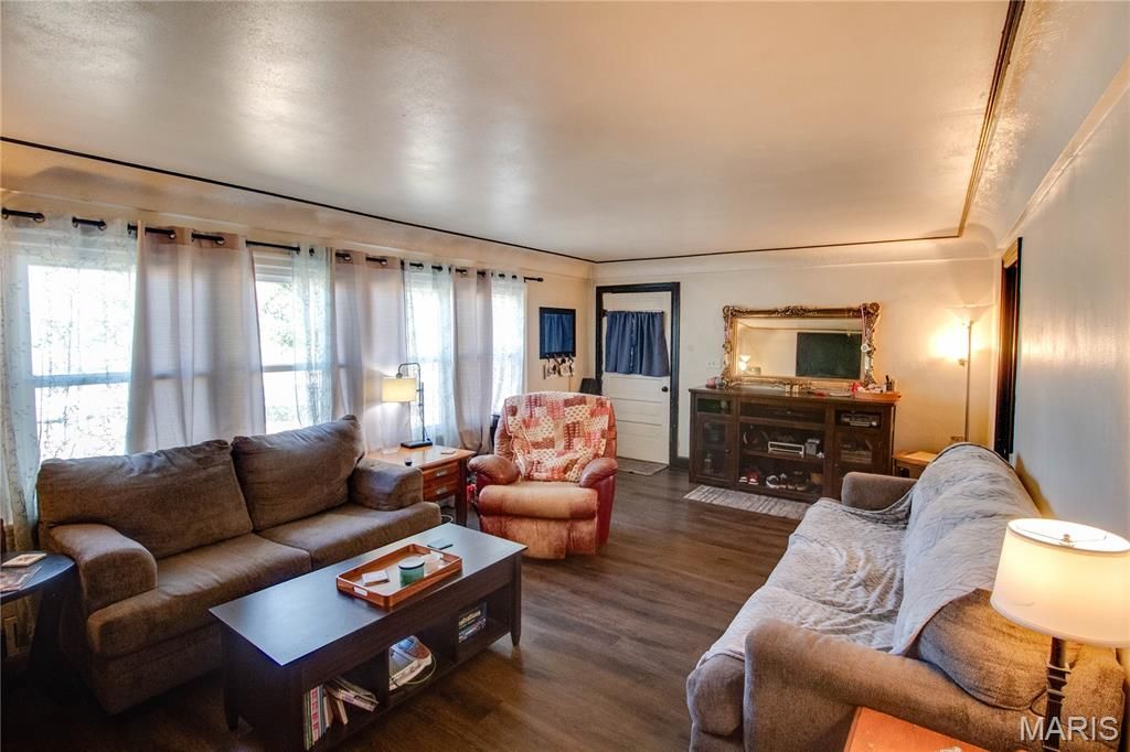 Image 15 of property listing at 3009 W Delmar Avenue, Godfrey, IL 62035