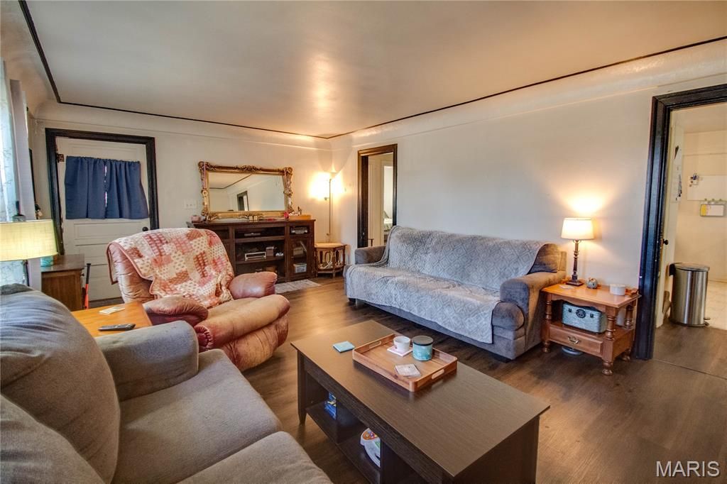 Image 18 of property listing at 3009 W Delmar Avenue, Godfrey, IL 62035
