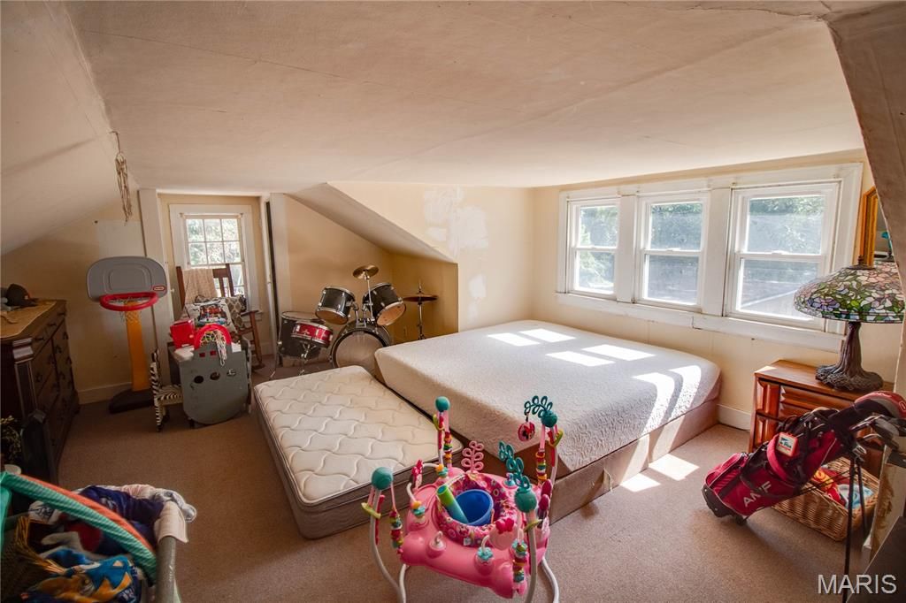 Image 31 of property listing at 3009 W Delmar Avenue, Godfrey, IL 62035