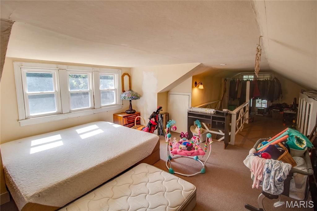 Image 32 of property listing at 3009 W Delmar Avenue, Godfrey, IL 62035