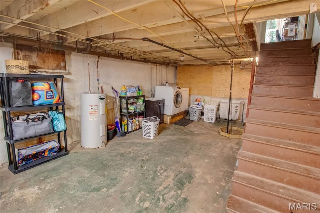 Image 33 of property listing at 3009 W Delmar Avenue, Godfrey, IL 62035