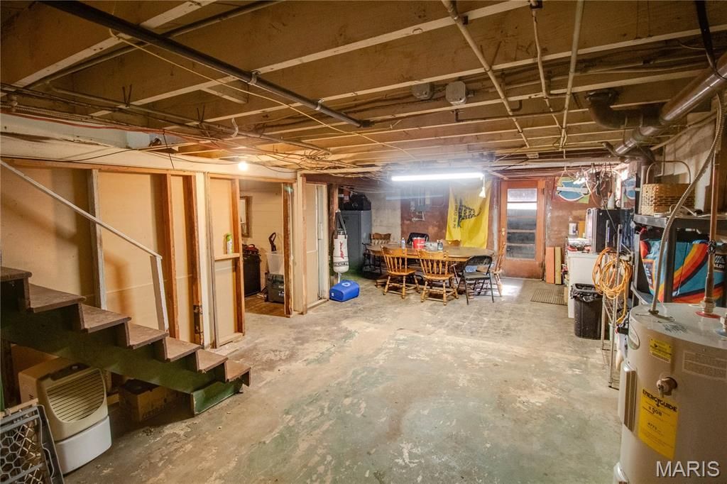Image 35 of property listing at 3009 W Delmar Avenue, Godfrey, IL 62035