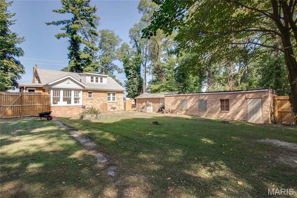 Image 41 of property listing at 3009 W Delmar Avenue, Godfrey, IL 62035