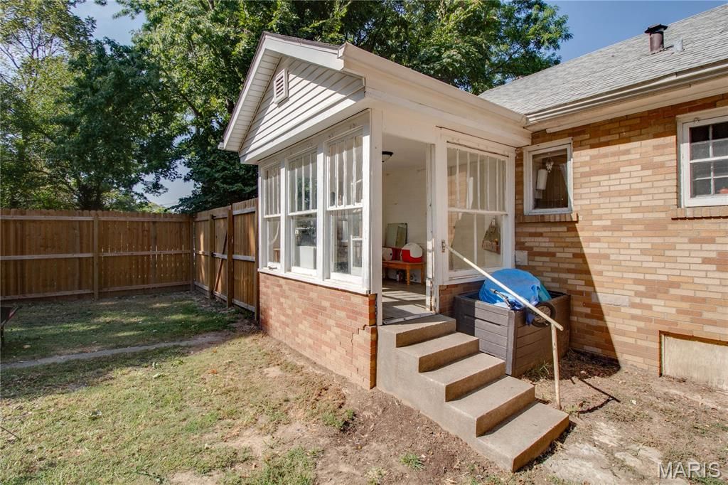 Image 42 of property listing at 3009 W Delmar Avenue, Godfrey, IL 62035