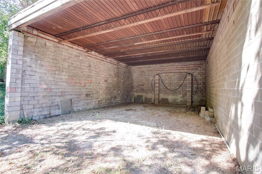 Image 52 of property listing at 3009 W Delmar Avenue, Godfrey, IL 62035
