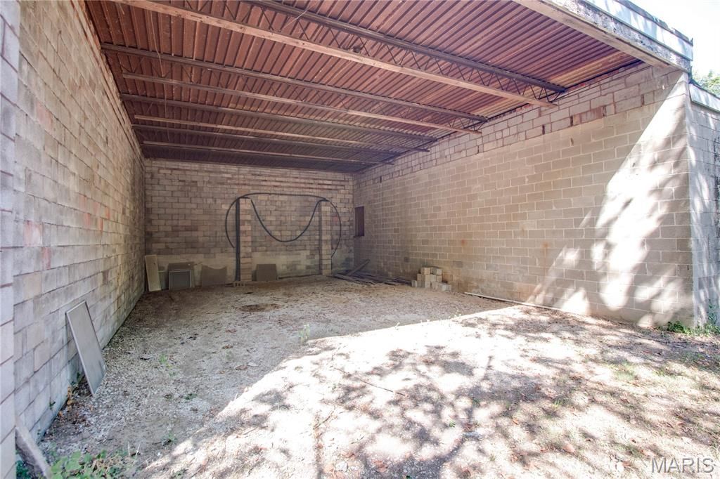 Image 53 of property listing at 3009 W Delmar Avenue, Godfrey, IL 62035