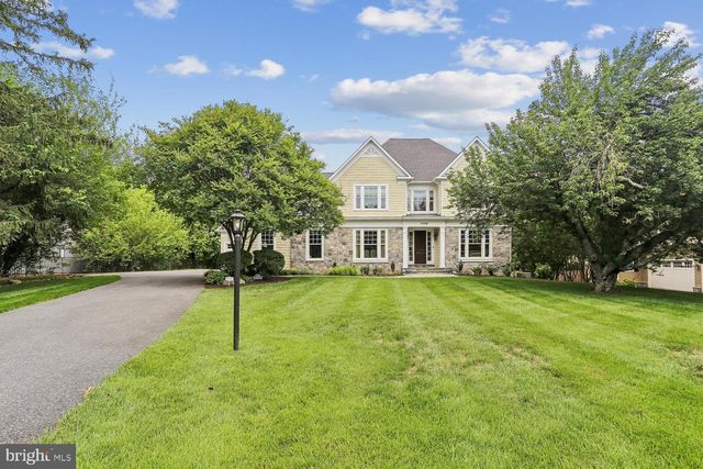 11736 GAINSBOROUGH RD, Potomac, MD 20854