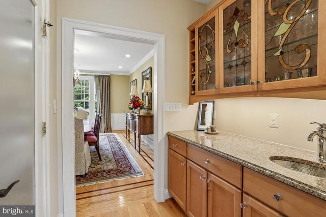 11736 GAINSBOROUGH RD, Potomac, MD 20854