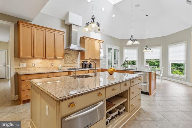 11736 GAINSBOROUGH RD, Potomac, MD 20854