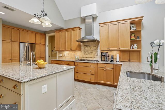 11736 GAINSBOROUGH RD, Potomac, MD 20854