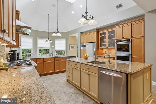 11736 GAINSBOROUGH RD, Potomac, MD 20854