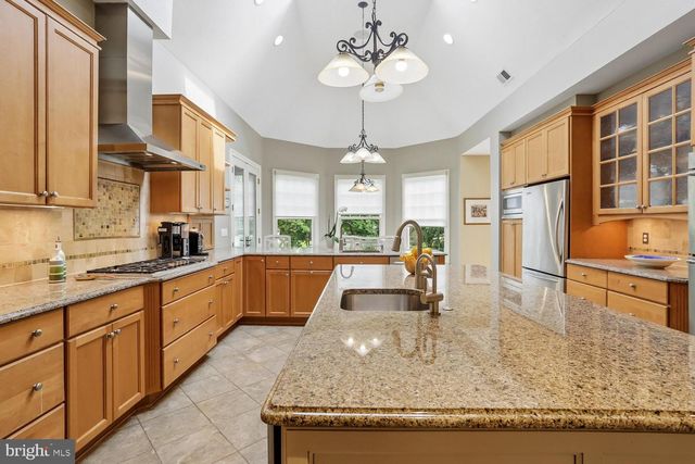 11736 GAINSBOROUGH RD, Potomac, MD 20854