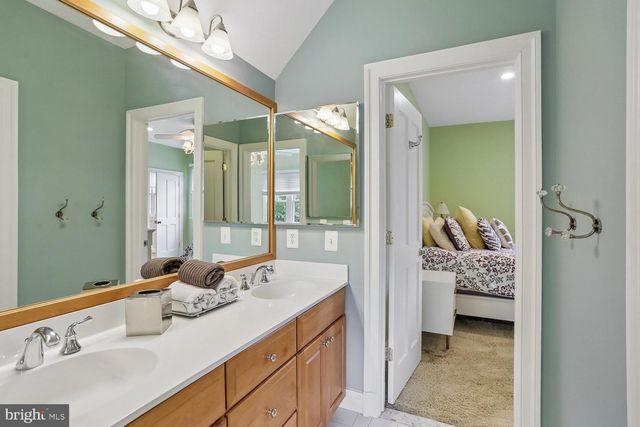 11736 GAINSBOROUGH RD, Potomac, MD 20854