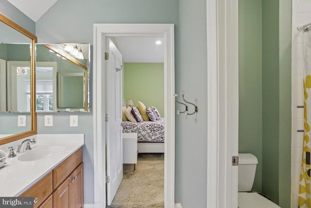 11736 GAINSBOROUGH RD, Potomac, MD 20854