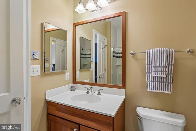 11736 GAINSBOROUGH RD, Potomac, MD 20854