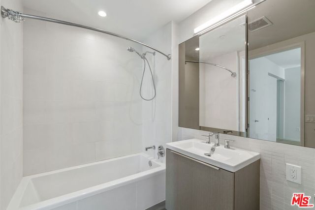 889 Francisco Street 3801, Los Angeles, CA 90017