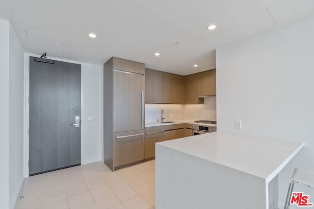 889 Francisco Street 3801, Los Angeles, CA 90017
