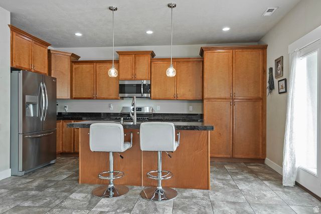 379 E HORSE CREEK DR, Midvale, UT 84047