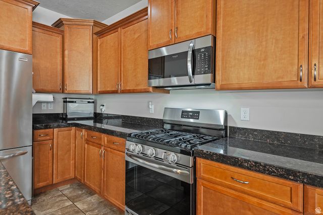 379 E HORSE CREEK DR, Midvale, UT 84047