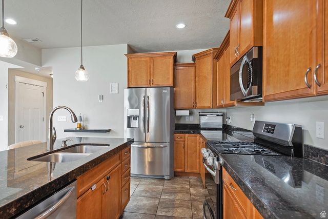 379 E HORSE CREEK DR, Midvale, UT 84047